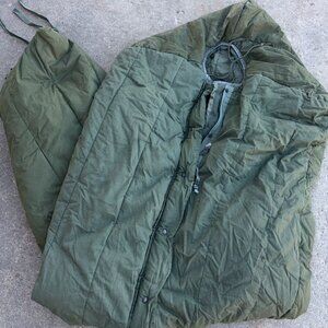 Vintage Military Issues Intermediate Cold, Sleeping Bag